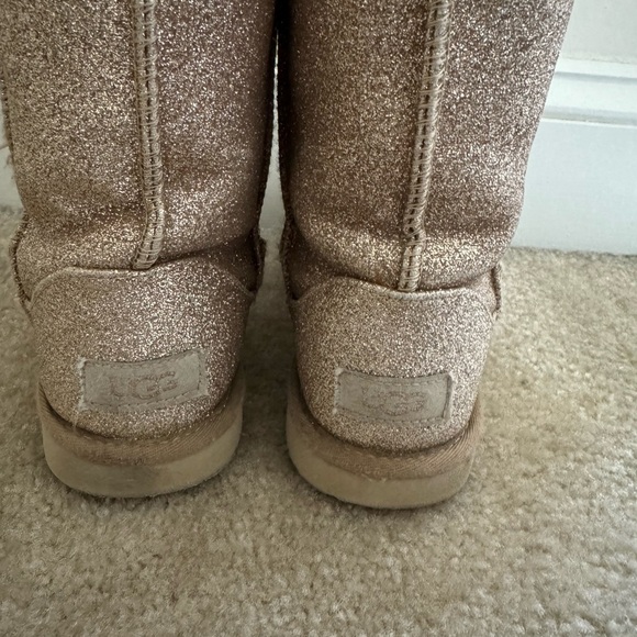 Little Girls Gold Glitter Shearling lined UGG boots. Size 3 - Picture 6 of 7